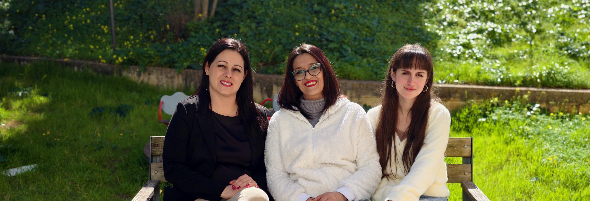 Francesca, referente del terzo settore, la beneficiaria ADI Maria Laura e l’educatrice Sara 2