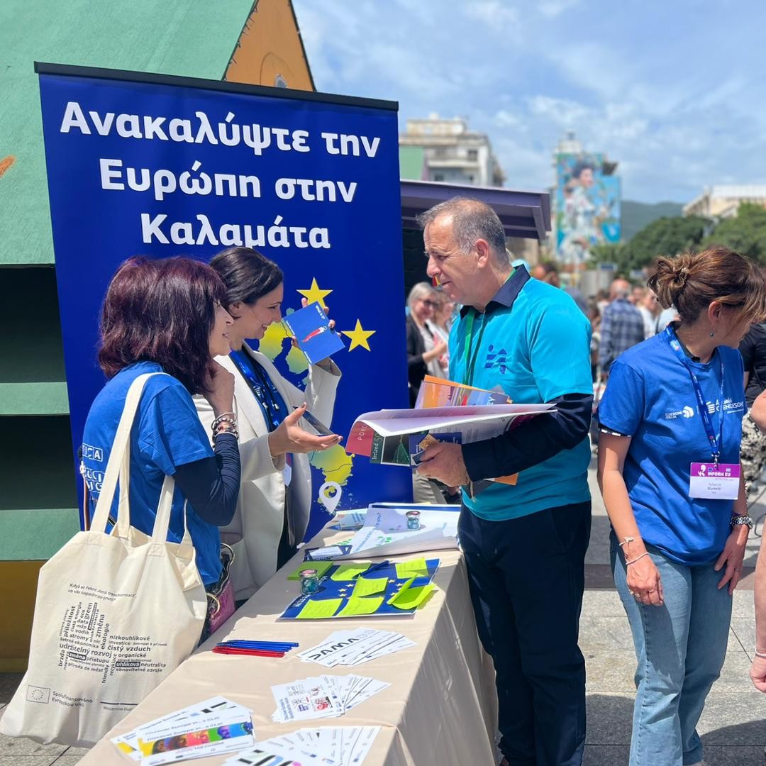 stand del villaggio europeo a Kalamata
