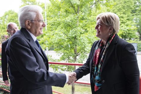 Mattarella Calderone stretta mano Reggio Emilia aprile 2023