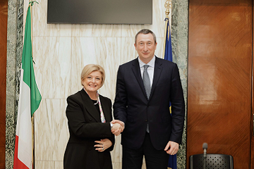 Calderone Chernyshov stretta di mano