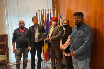 Orlando incontra lavoratori indiani360x240bis