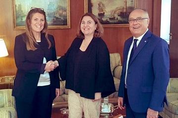 Saluto tra Ministra e Sottosegretari 360 240