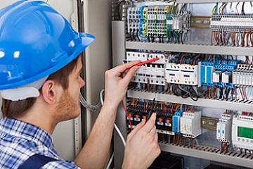 elettricisti lavori sotto tensione 360x240